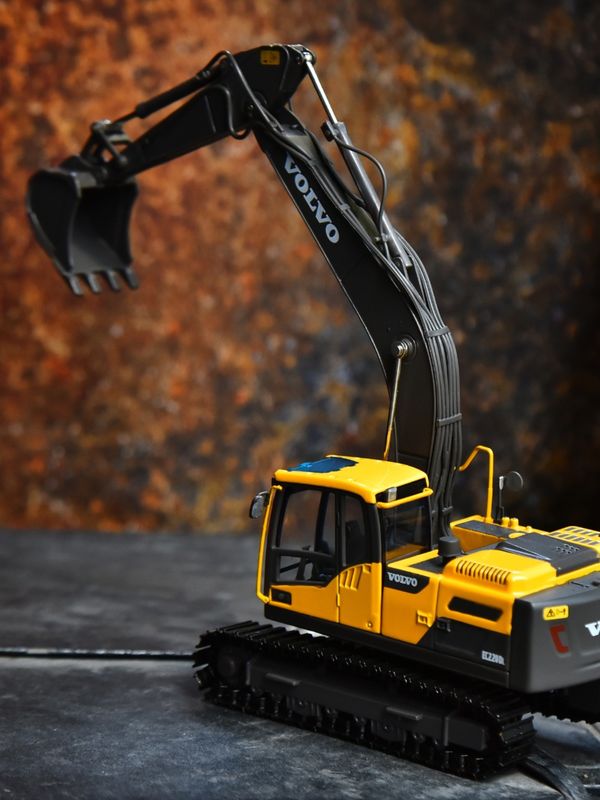 VOLVO Volvo EC220DL модель экскаватора из сплава оригинальное инженерное транспортное средство симуляция экскаватор орнаменты