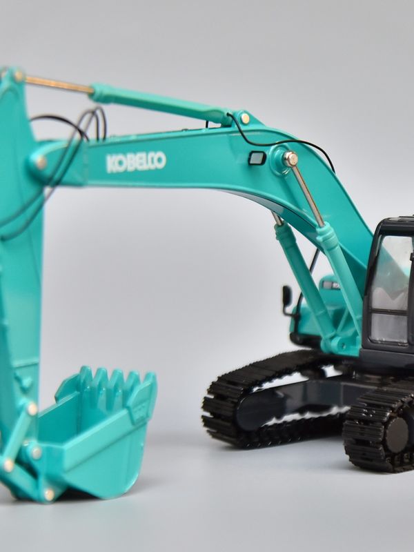 KOBELCO SK330 Сплавный экскаватор Модель 1/50 Масштаб Металлическая коллекционная украшение игрушка