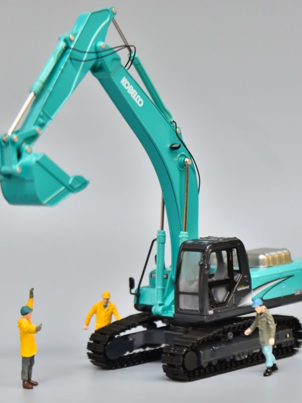 KOBELCO SK330 Сплавный экскаватор Модель 1/50 Масштаб Металлическая коллекционная украшение игрушка