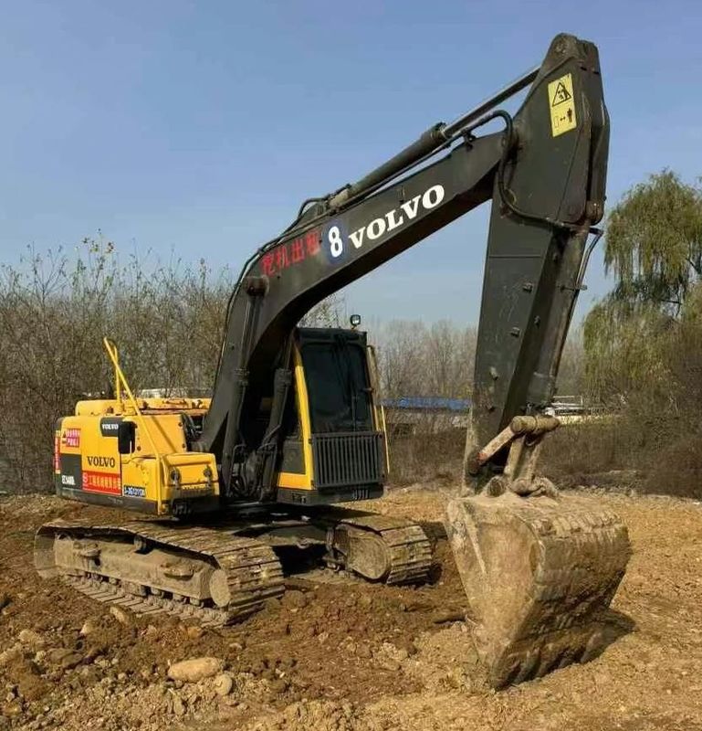 Использованный экскаватор Volvo EC140 в отличном состоянии, готов к быстрому мировому отправлению.