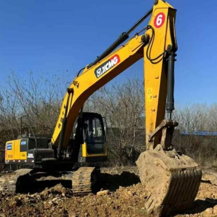 Использованный XCMG 215D 20 тонн экскаватор с ползучей ручкой Тяжелая промышленная строительная машина для копания