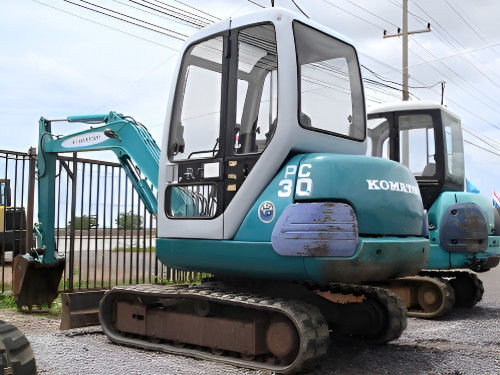 Хорошо ухоженный использованный мини-экскаватор Komatsu PC30-7 сертифицированный по стандарту ISO для строительства и ландшафта