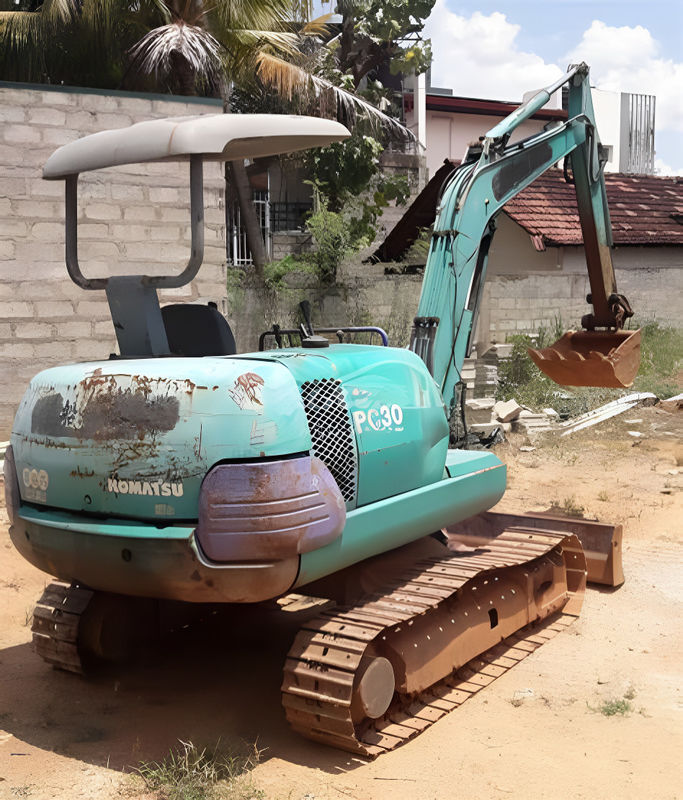 Хорошо ухоженный использованный мини-экскаватор Komatsu PC30-7 сертифицированный по стандарту ISO для строительства и ландшафта