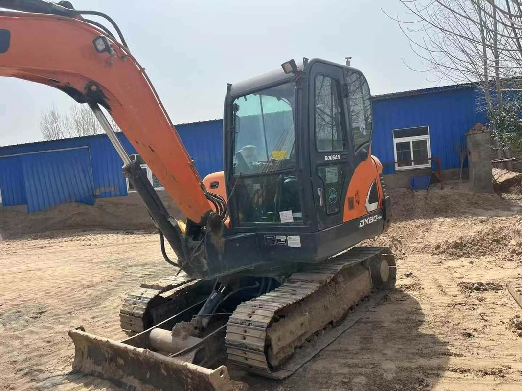 Хорошо ухоженный использованный 2020 Doosan DX60-9C 6-тонный экскаватор для ландшафтных работ