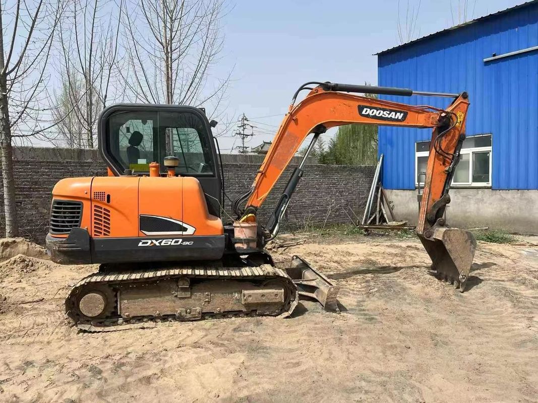 Хорошо ухоженный использованный 2020 Doosan DX60-9C 6-тонный экскаватор для ландшафтных работ