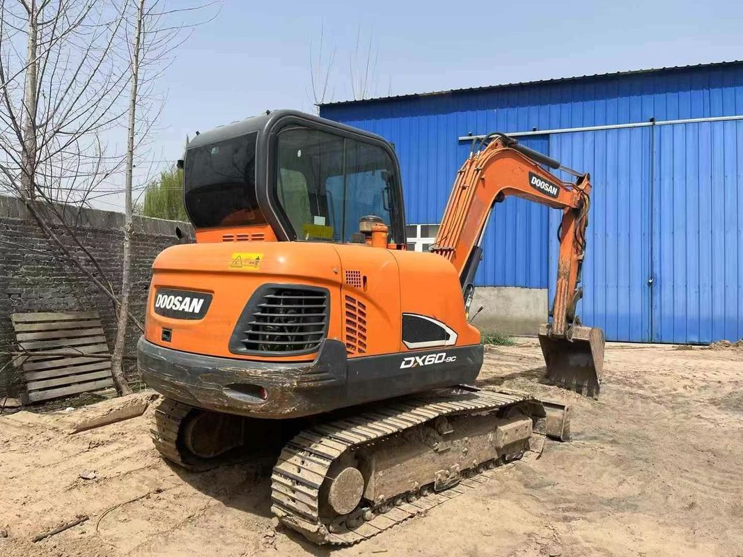 Хорошо ухоженный использованный 2020 Doosan DX60-9C 6-тонный экскаватор для ландшафтных работ
