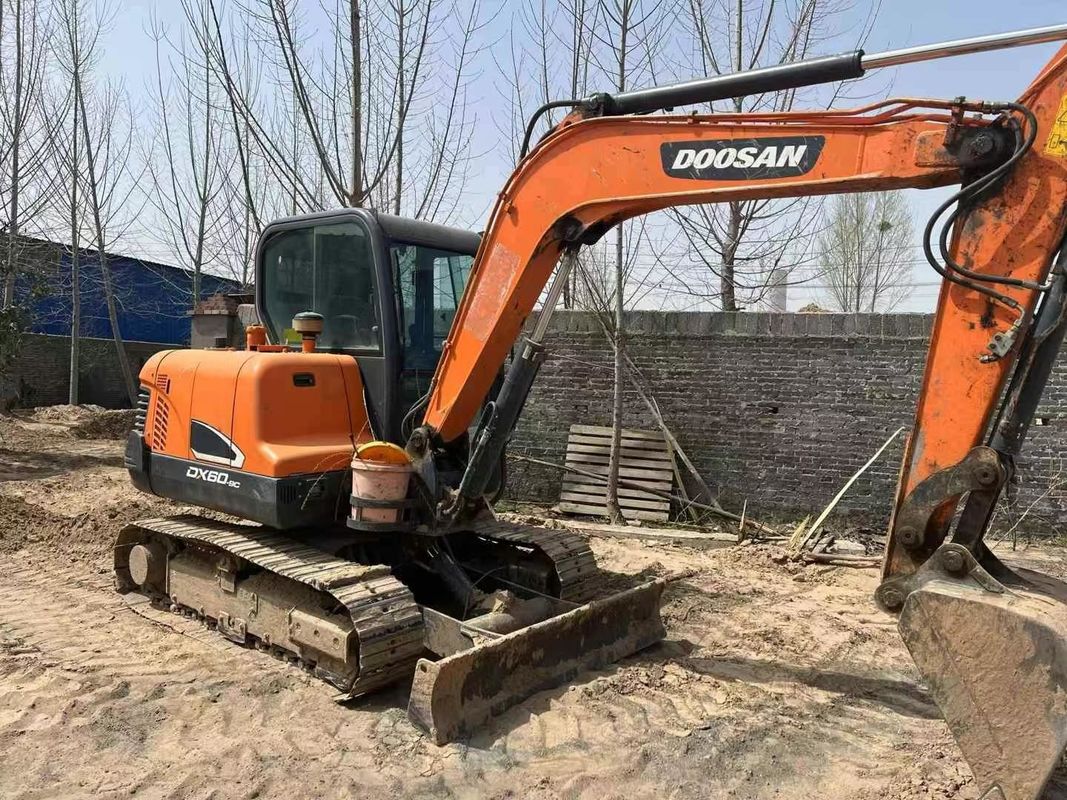 Хорошо ухоженный использованный 2020 Doosan DX60-9C 6-тонный экскаватор для ландшафтных работ