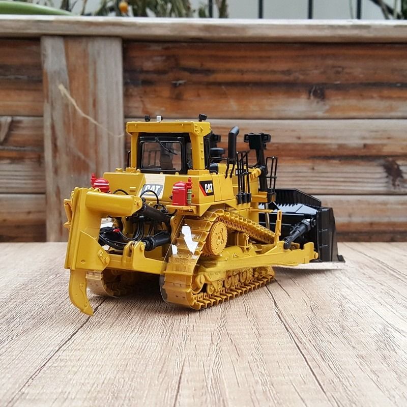 DM 1/50 D10T2 Гусеничный бульдозер, литая модель строительной техники 85532C, коллекционная