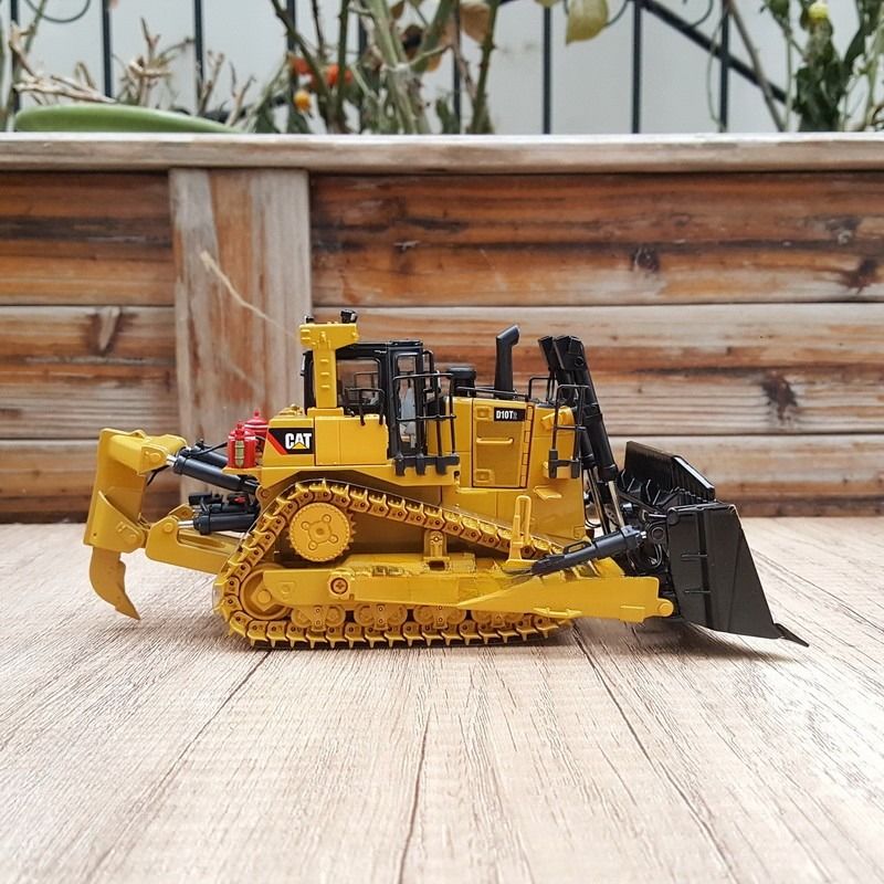 DM 1/50 D10T2 Гусеничный бульдозер, литая модель строительной техники 85532C, коллекционная