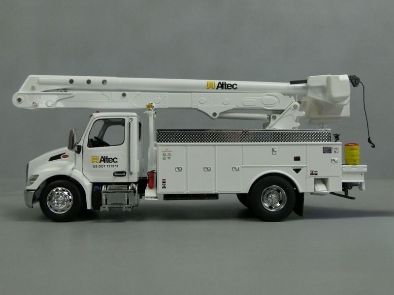1/32 Peterbilt 536 с Altec AA55 Платформа воздушной работы DM модель 71105