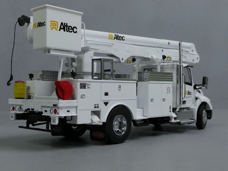1/32 Peterbilt 536 с Altec AA55 Платформа воздушной работы DM модель 71105