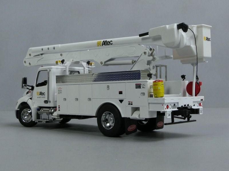 1/32 Peterbilt 536 с Altec AA55 Платформа воздушной работы DM модель 71105