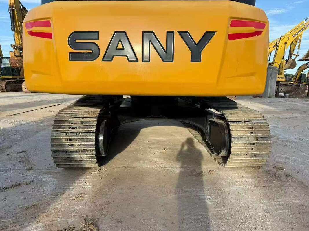 Новый экскаватор Sany 335, национальный двигатель Isuzu III, на складе.